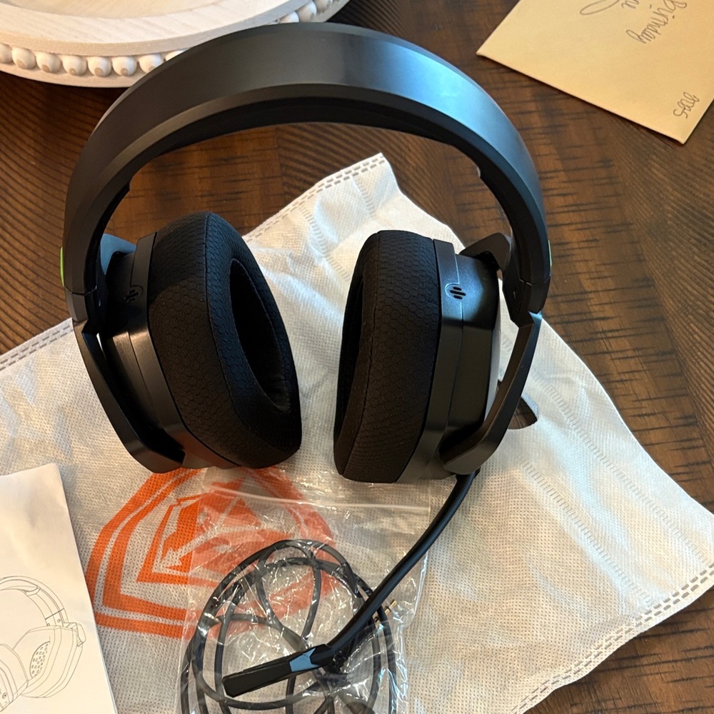 Black Wireless Gaming Headset - image 4